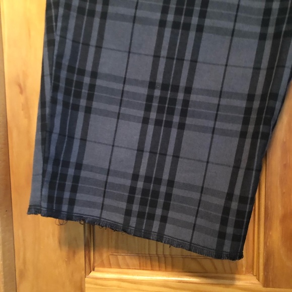 Mens Vans 100% Cotton Gray Black Plaid Frayed Hem Shorts 32 - Picture 4 of 12